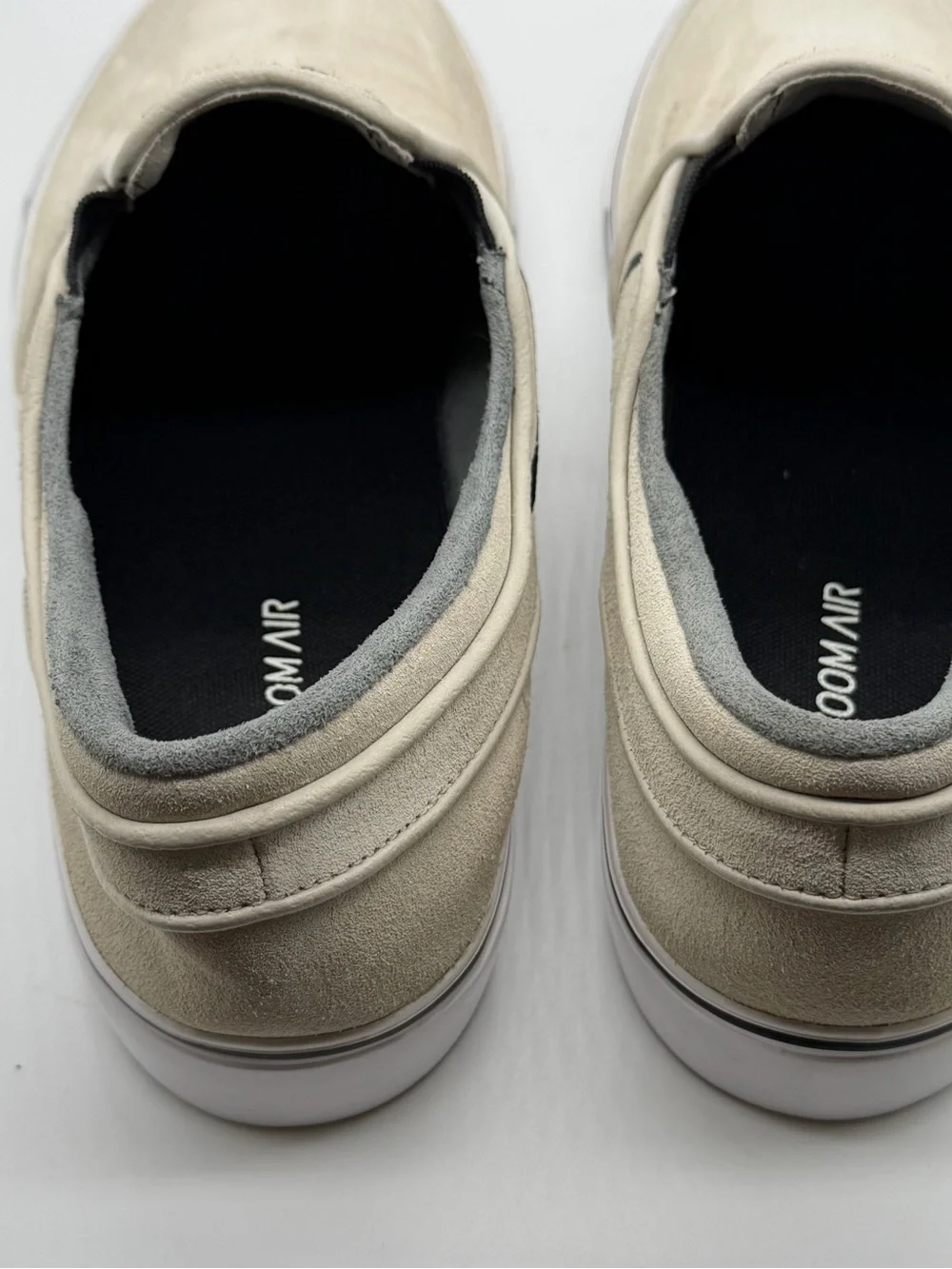 Nike SB Janoski+ Slip On Suede Skate Shoes White Black 10.5